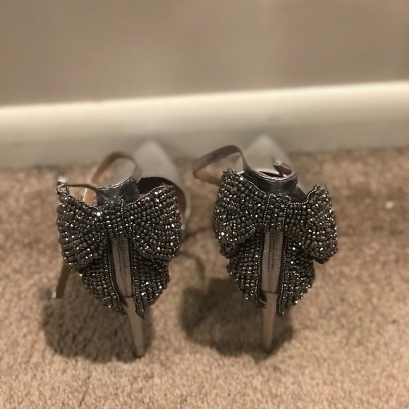 INC heels with sparkling bow. - Picture 4 of 4